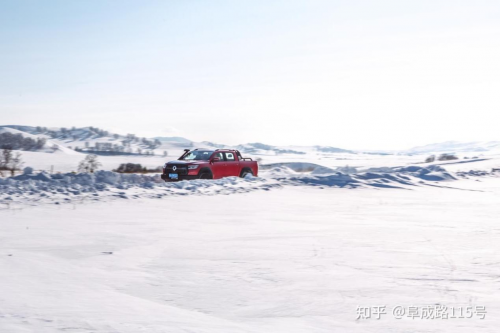 专业四驱+发烧级越野装备 与2023款越野炮驰骋冬日冰雪