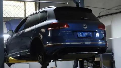翻新一辆“惨烈车况”的16年大众途锐，百万老豪车，满血再复活！