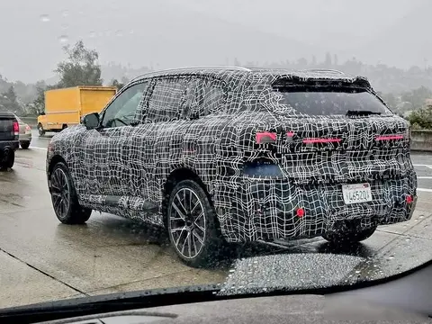 燃油车还在造，宝马X5悄悄路测，门把手改得像飞机翅膀